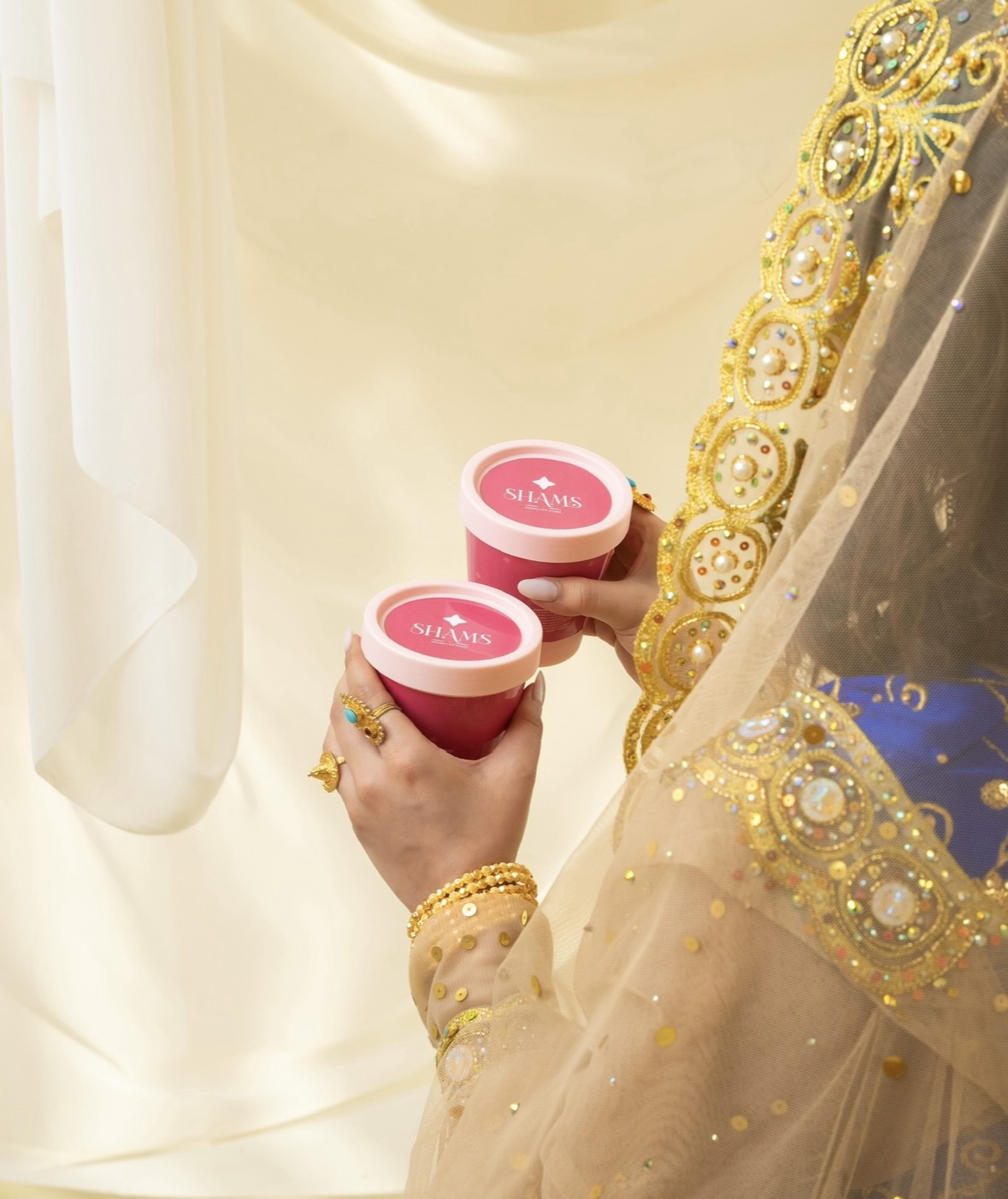 مجموعة شمس للعرايس للعنايه المكثفه مع هدايا بقيمة اكثر من ١٥ ريال عماني Shams dried intensive care collection with gifts worth more than 15 Omani Riyals